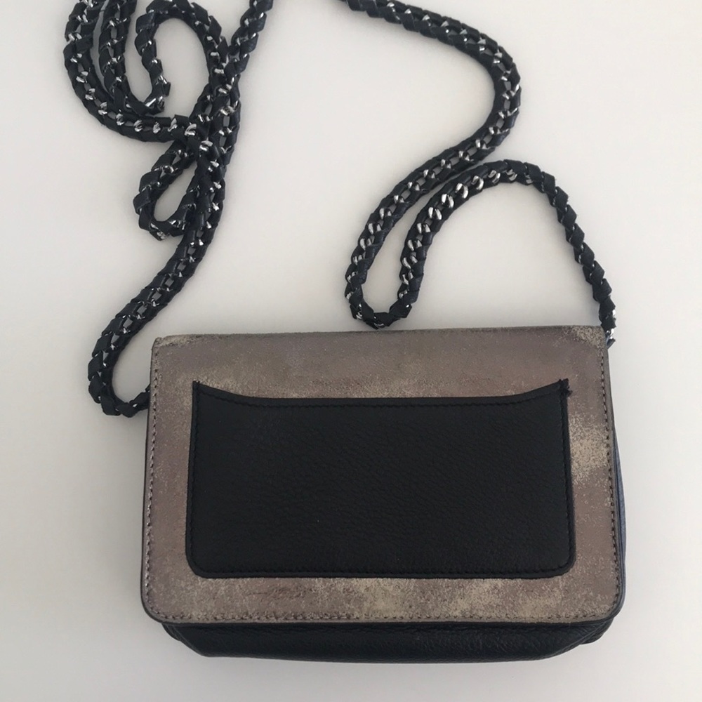 crossbody - Picture 3 of 5